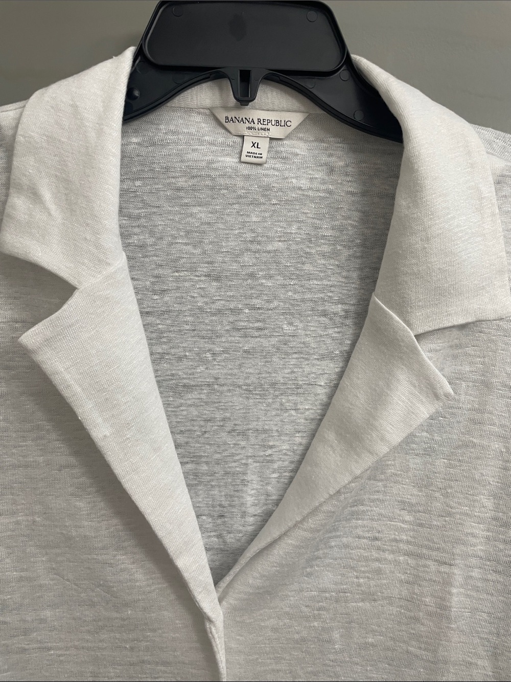 Banana Republic Men’s White V-Neck Linen-Blend Sweater